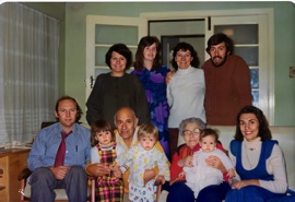 Wallis Photos/backLynetteHeatherMaryJohnfrontBarry HarrisNaomiRalphJamieMum w.AngeleneTeresa-Enhanced-Color-Restored.jpg