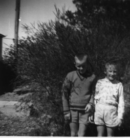 Wallis Photos/robertvsaunders.jpg